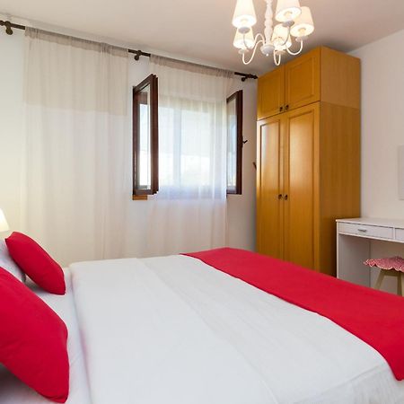 Apartments With A Parking Space Kastel Stafilic, Kastela - 16086 Room photo