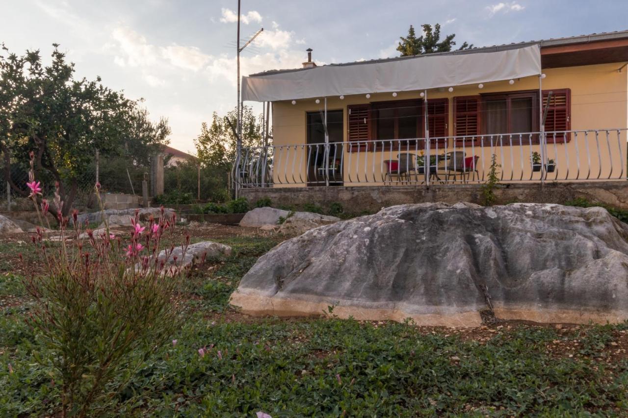 Apartments With A Parking Space Kastel Stafilic, Kastela - 16086 Exterior photo