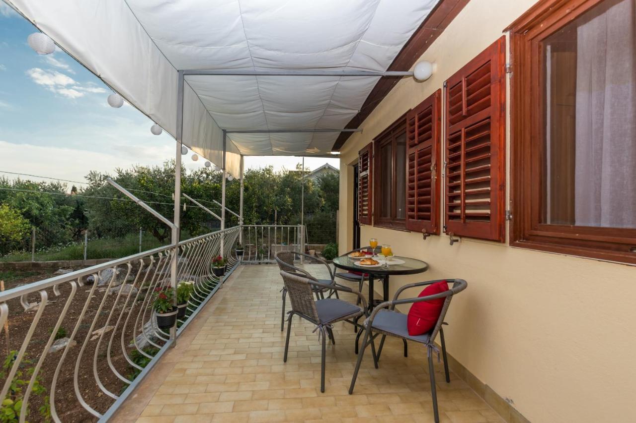 Apartments With A Parking Space Kastel Stafilic, Kastela - 16086 Exterior photo