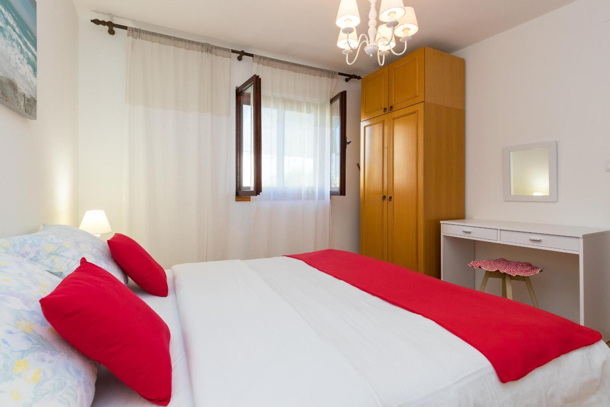 Apartments With A Parking Space Kastel Stafilic, Kastela - 16086 Room photo