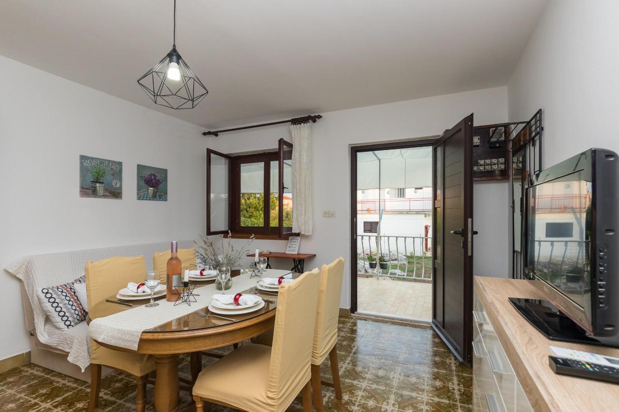 Apartments With A Parking Space Kastel Stafilic, Kastela - 16086 Room photo